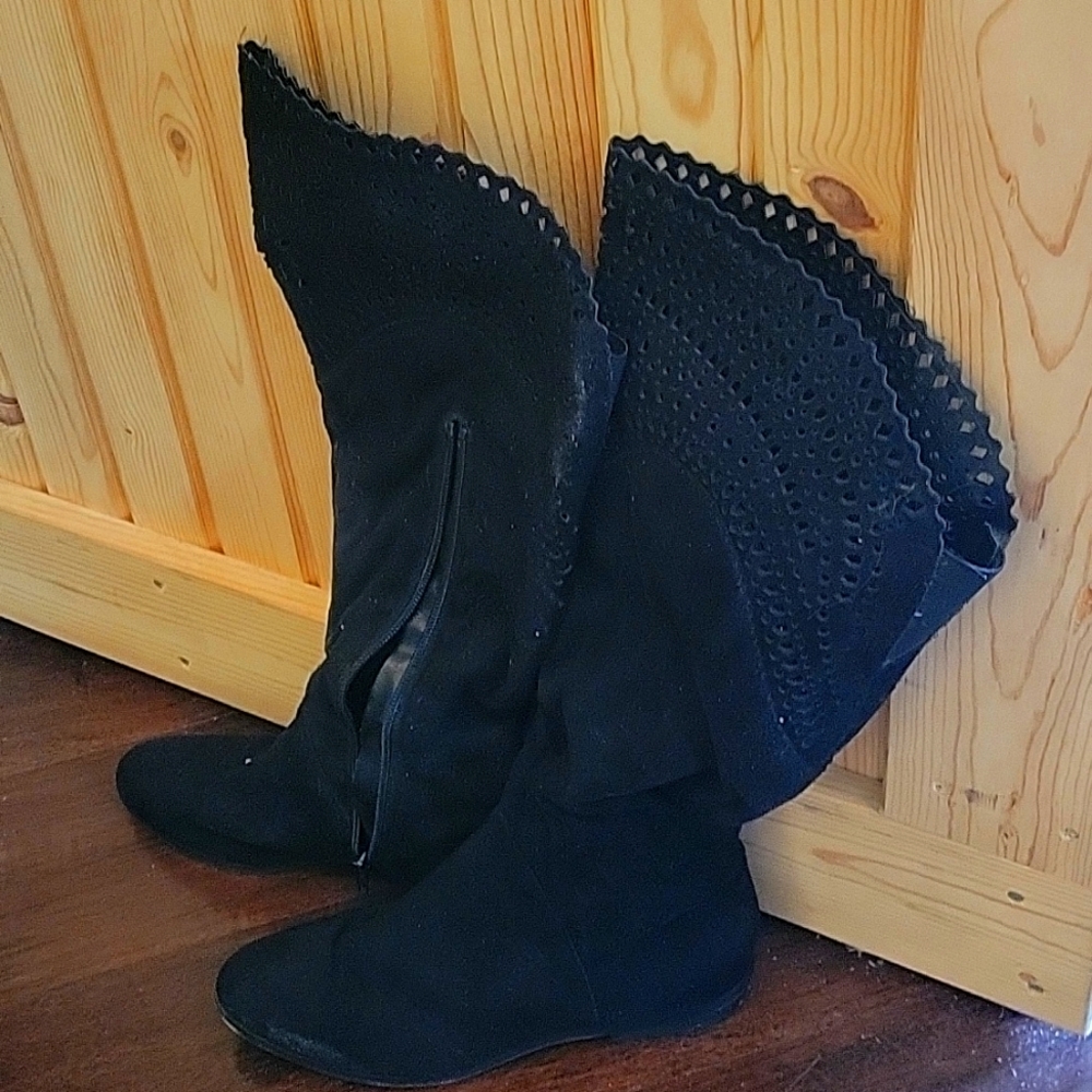 To knee boots